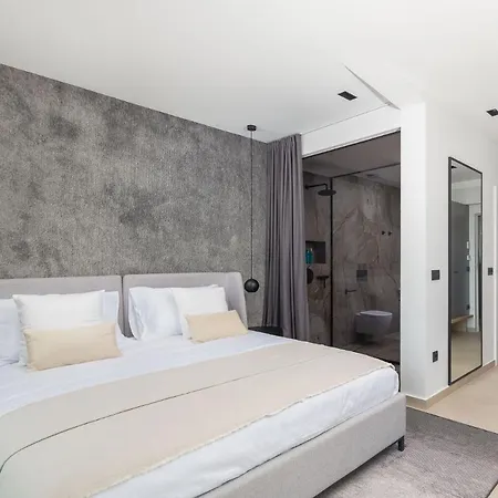 22 Zadarvillas 别墅 *