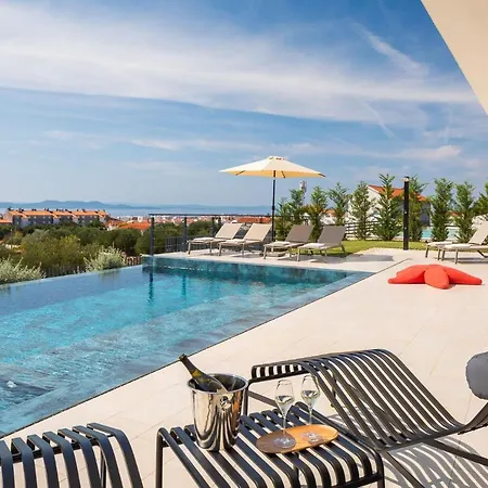 22 Zadarvillas Βίλα *